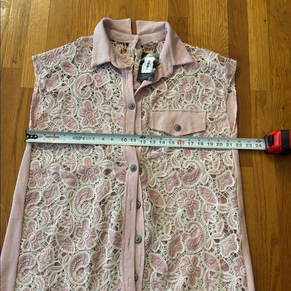 New Pol Pink Lace Button-Up Sleeveless Top - Picture 5 of 6